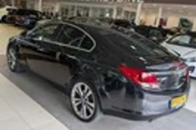 Opel Insignia (2011) thumbnail 3