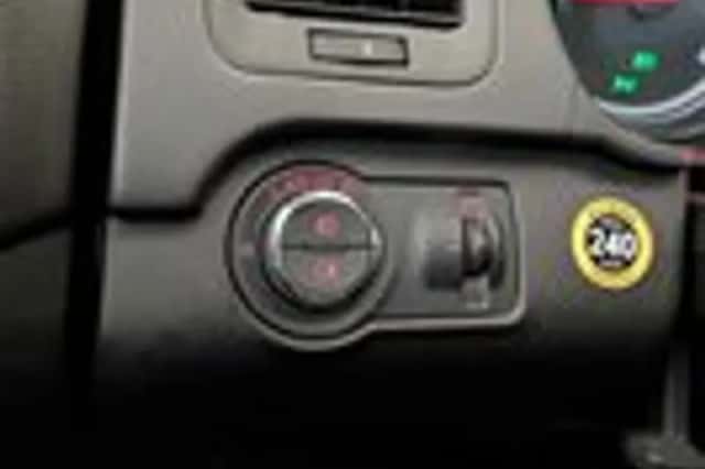 Opel Insignia (2011) thumbnail 21