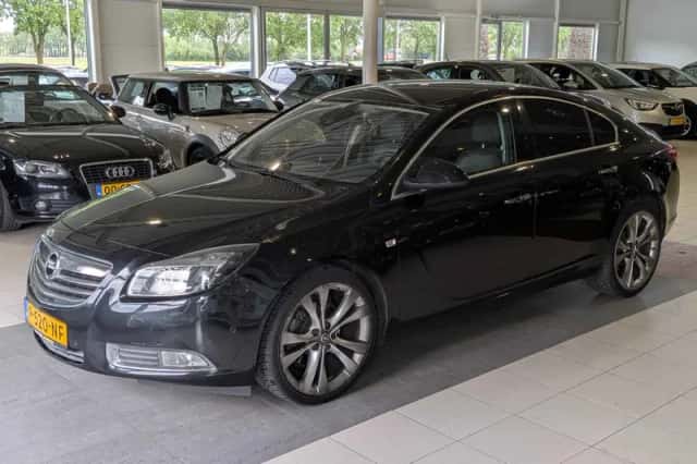 Opel Insignia (2011) thumbnail 2