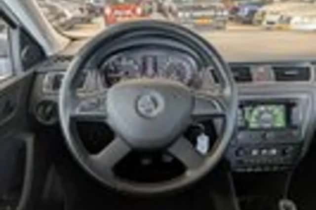 Škoda Rapid (2013) thumbnail 10