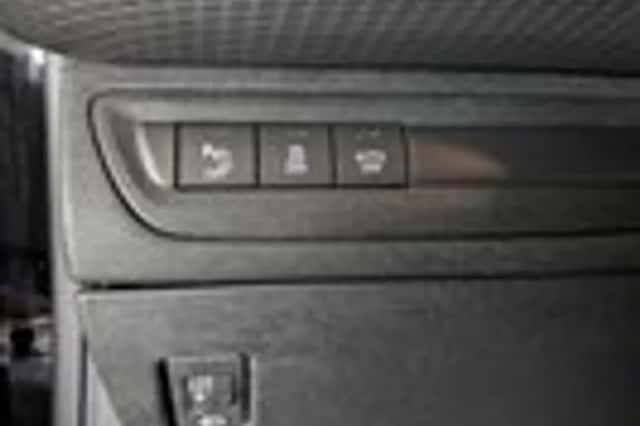 Peugeot 2008 (2016) thumbnail 12