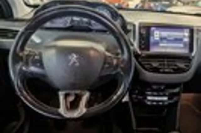 Peugeot 2008 (2016) thumbnail 10