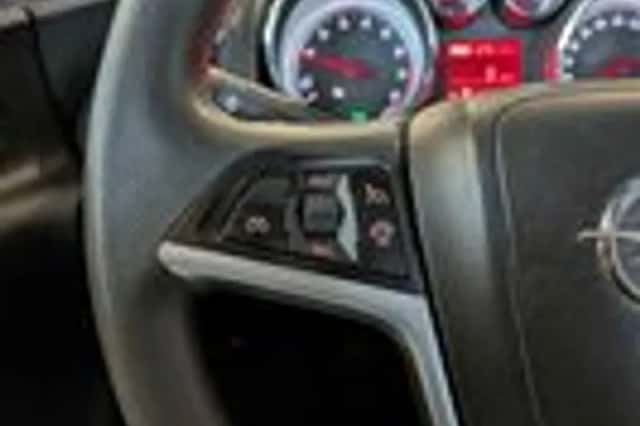 Opel Astra (2013) thumbnail 12