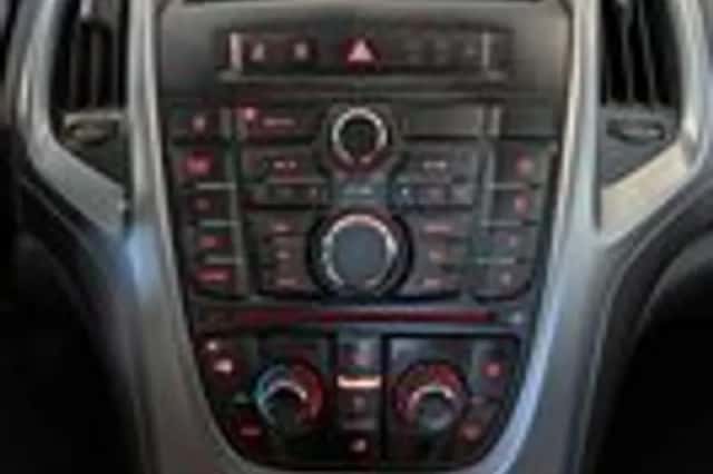Opel Astra (2013) thumbnail 14