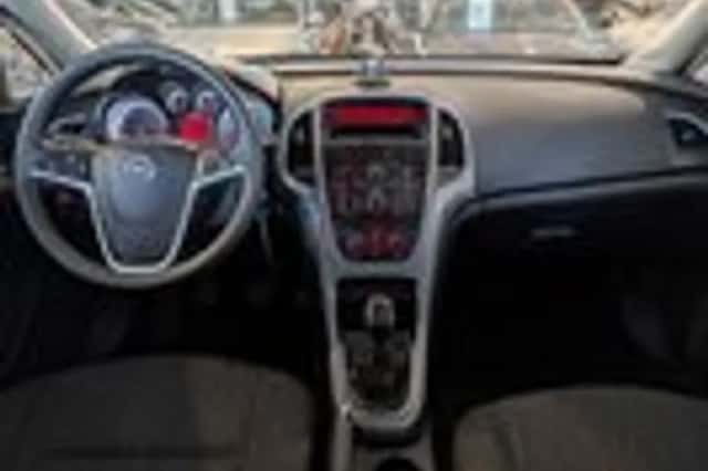 Opel Astra (2013) thumbnail 9