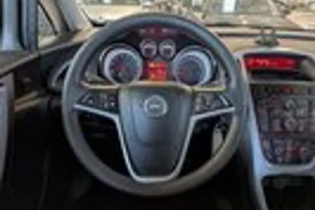 Opel Astra (2013) thumbnail 10