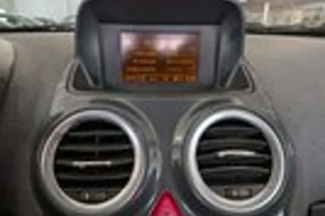 Opel Corsa (2012) thumbnail 15
