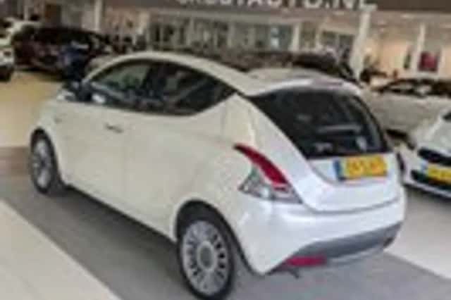 Lancia Ypsilon (2011) thumbnail 3