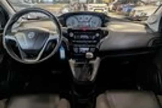 Lancia Ypsilon (2011) thumbnail 9