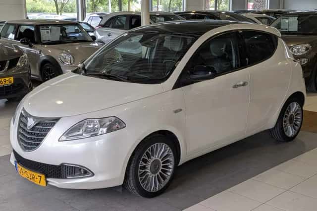 Lancia Ypsilon (2011) thumbnail 2