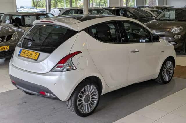 Lancia Ypsilon (2011) thumbnail 4