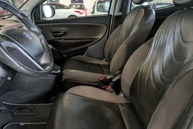 Lancia Ypsilon (2011) thumbnail 6
