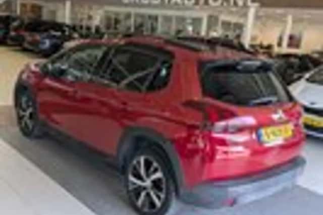Peugeot 2008 (2016) thumbnail 3
