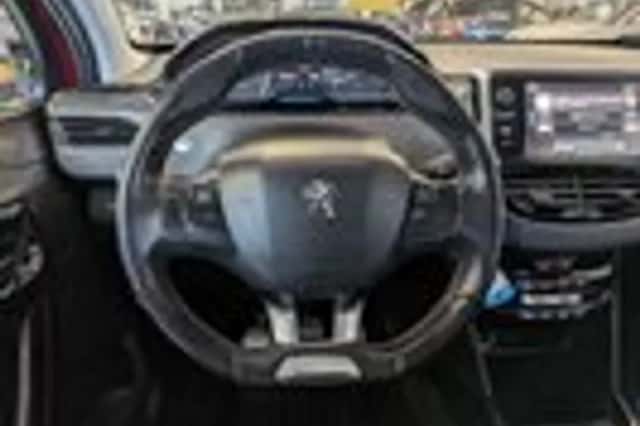 Peugeot 2008 (2016) thumbnail 10