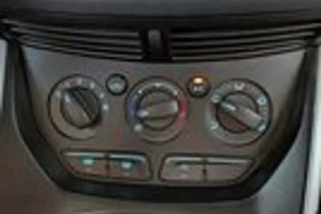 Ford C-Max (2011) thumbnail 15