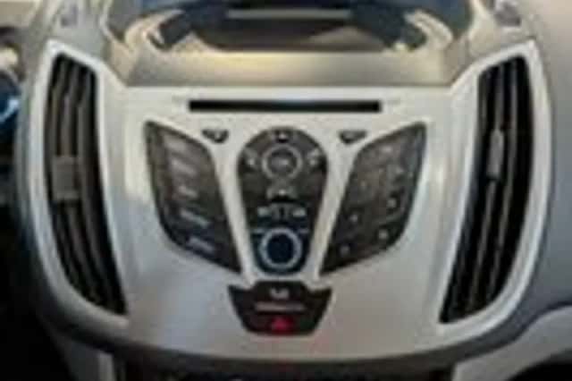 Ford C-Max (2011) thumbnail 16