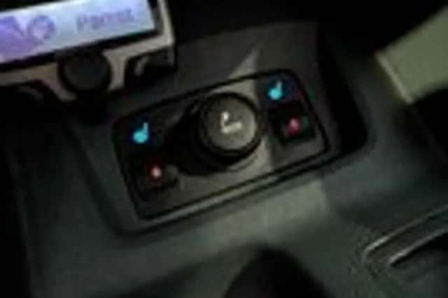 Ford C-Max (2011) thumbnail 18