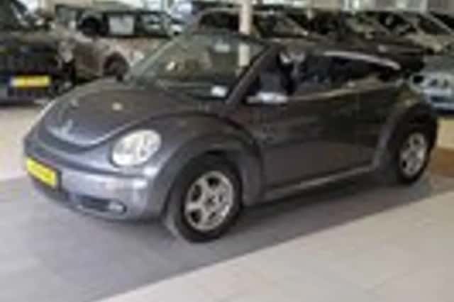 Volkswagen New Beetle (2006) thumbnail 2