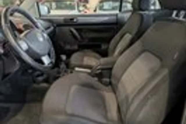 Volkswagen New Beetle (2006) thumbnail 6