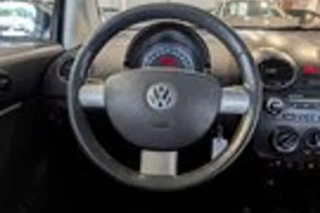 Volkswagen New Beetle (2006) thumbnail 9