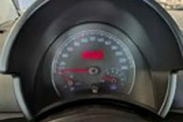 Volkswagen New Beetle (2006) thumbnail 10