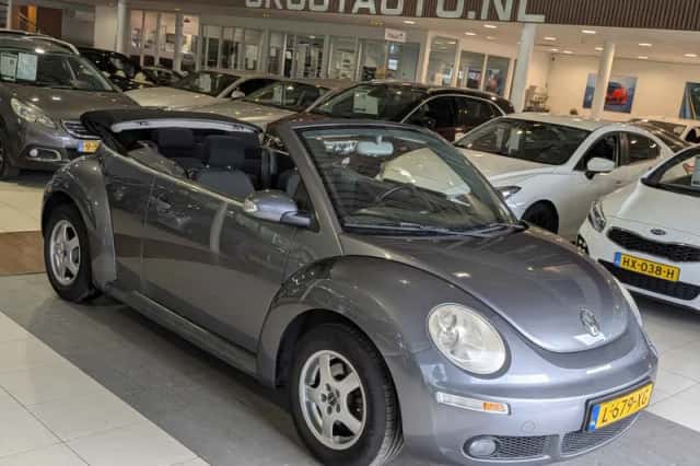 Volkswagen New Beetle (2006) thumbnail 1