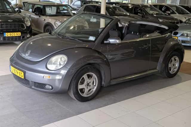 Volkswagen New Beetle (2006) thumbnail 2