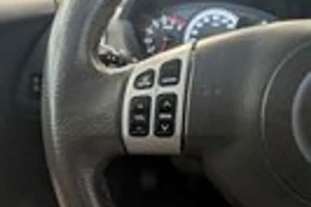 Suzuki Swift (2008) thumbnail 11