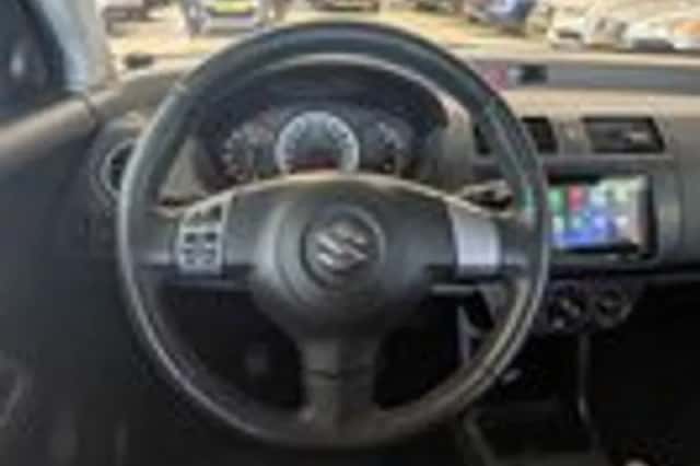 Suzuki Swift (2008) thumbnail 9
