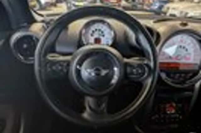 MINI Countryman (2011) thumbnail 9