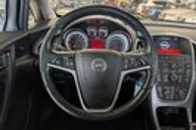 Opel Astra (2014) thumbnail 10