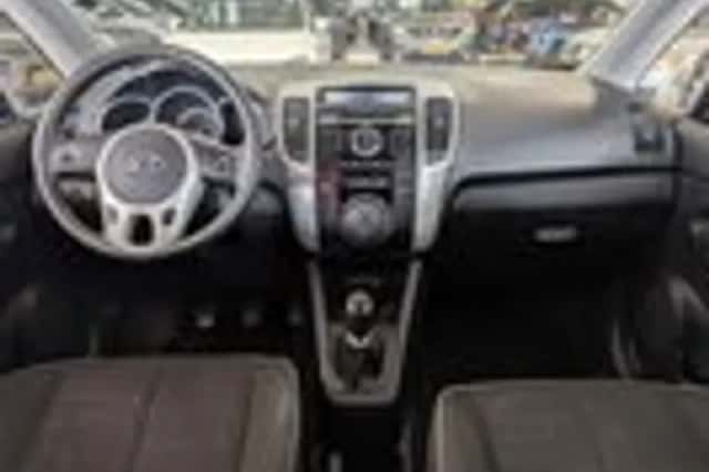 Kia Venga (2010) thumbnail 9