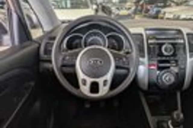 Kia Venga (2010) thumbnail 10