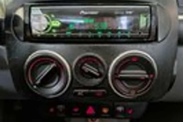 Volkswagen New Beetle (2003) thumbnail 13