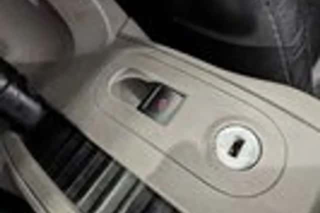 Volkswagen New Beetle (2003) thumbnail 15