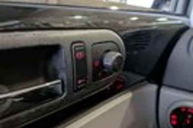 Volkswagen New Beetle (2003) thumbnail 16