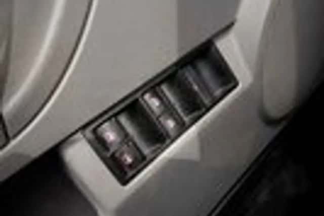 Volkswagen New Beetle (2003) thumbnail 17