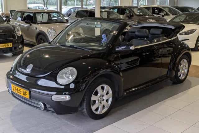 Volkswagen New Beetle (2003) thumbnail 2