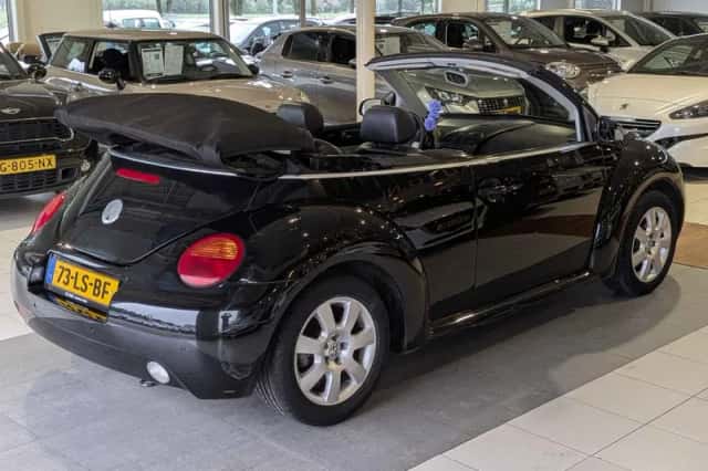 Volkswagen New Beetle (2003) thumbnail 4