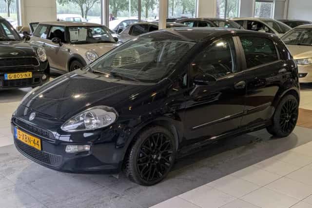 Fiat Punto (2014) thumbnail 2