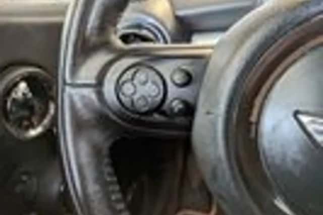 MINI Cooper (2011) thumbnail 11