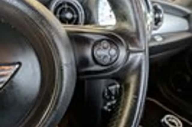 MINI Cooper (2011) thumbnail 12
