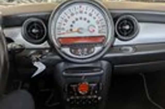 MINI Cooper (2011) thumbnail 13
