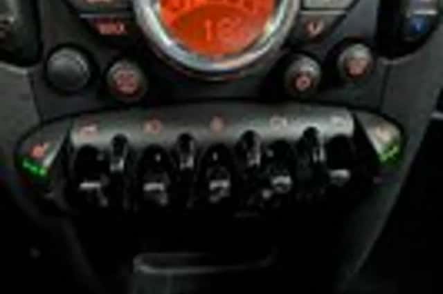 MINI Cooper (2011) thumbnail 15