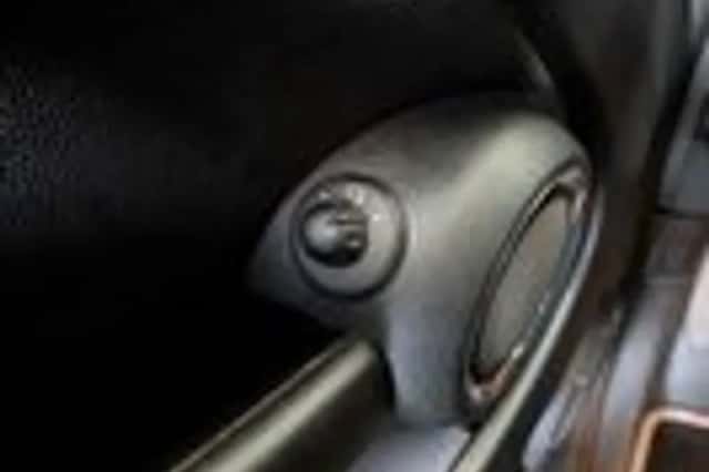 MINI Cooper (2011) thumbnail 16