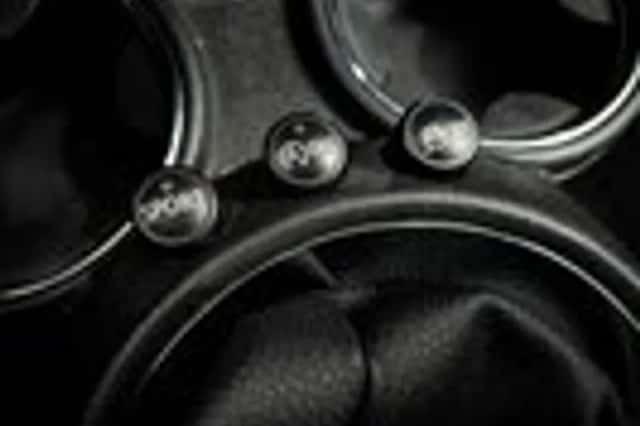 MINI Cooper (2011) thumbnail 17