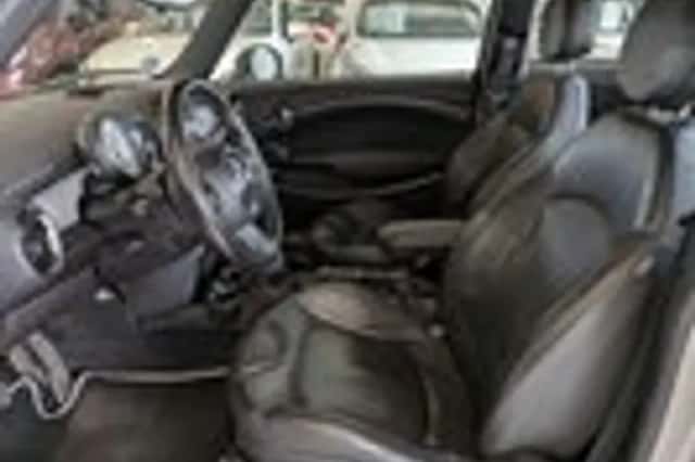 MINI Cooper (2011) thumbnail 6