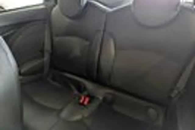MINI Cooper (2011) thumbnail 7
