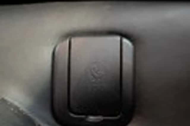 MINI Cooper (2011) thumbnail 8
