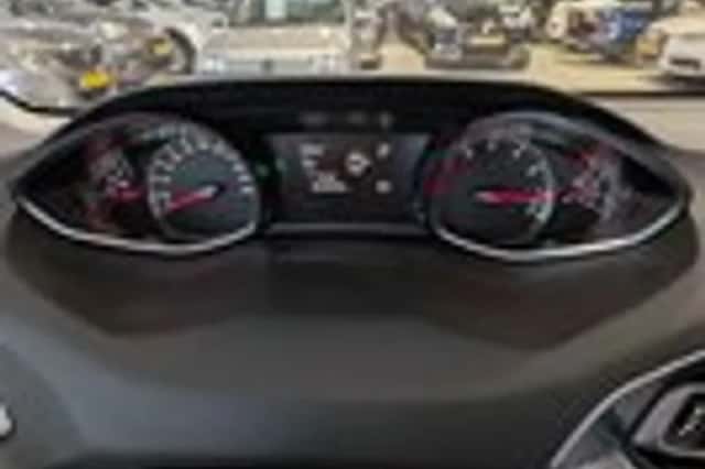 Peugeot 308 (2016) thumbnail 13